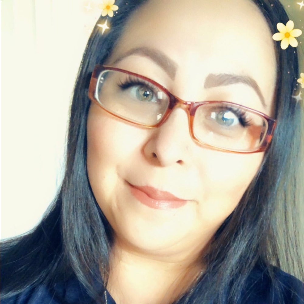 Meet your Posher, Yvette